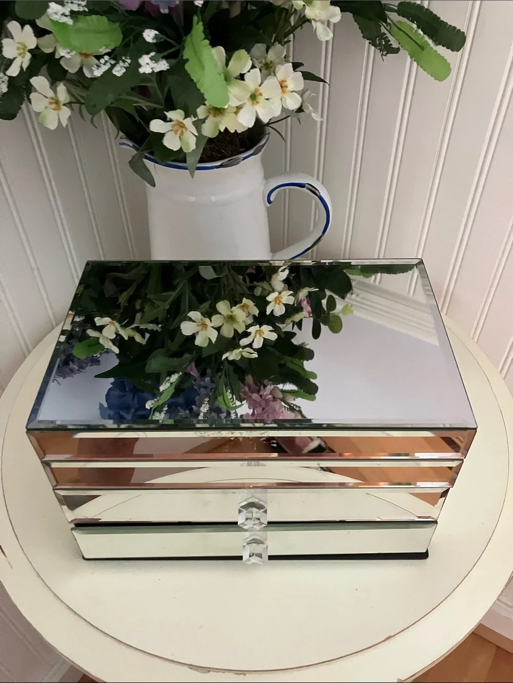 N/A stylish mirrored